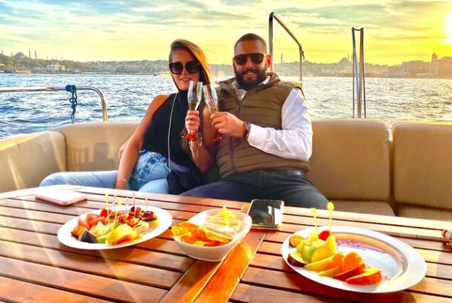 Luxury Yacht Tour (with Lunch or Sunset View)